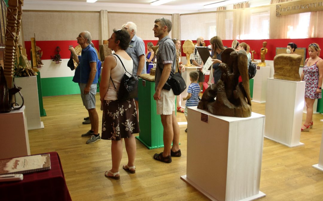 Elindult Kárpát-medencei vándorútjára a Fából faragott Magyarország kiállítás